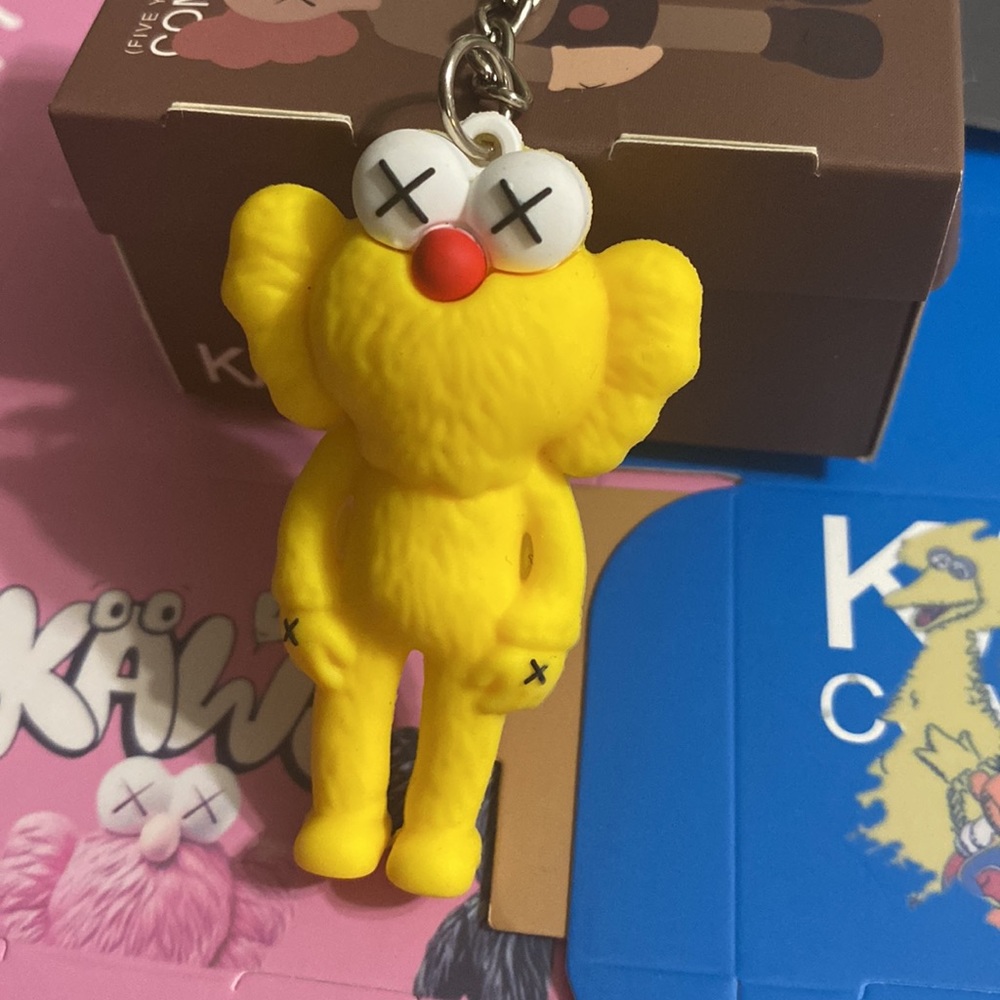 KDOLL Keychain - Picture 2 of 2